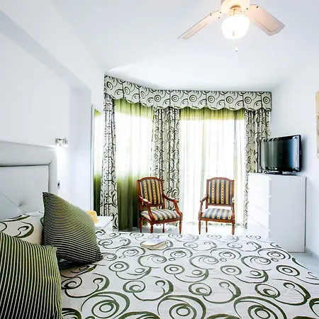 Fabulous New 2 Bedroom In アデヘ