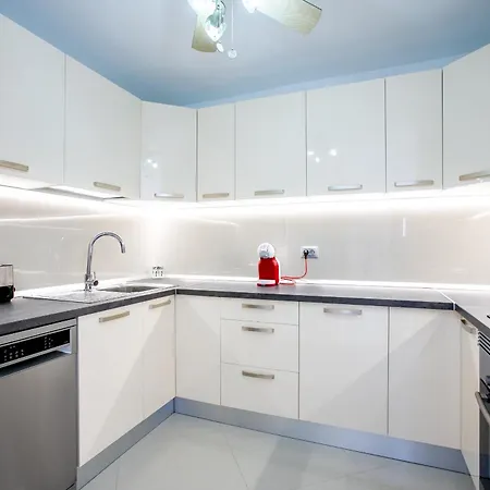 Fabulous New 2 Bedroom In أذيخي