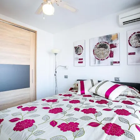 Fabulous New 2 Bedroom In דירה